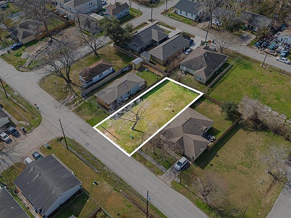 3rd image of 2209 Sakowitz St