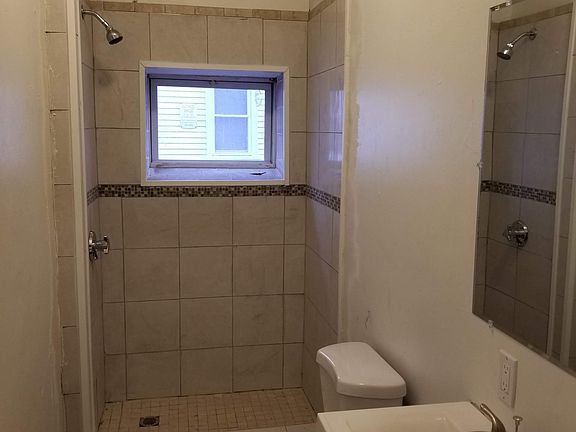 4th image of 191 Bridgham St APT 1