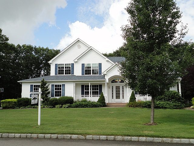 1st image of 32 Williamsburg Way