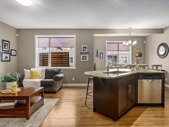 5th image of 109 W Ranch Rise