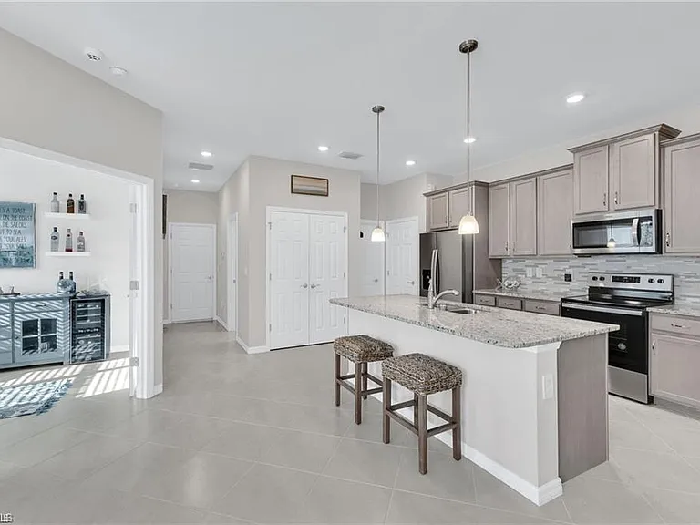 1163 S Town And River Dr — Photo 10