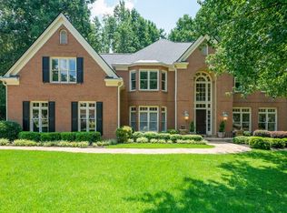 135 Grogans Lake Dr, Sandy Springs, GA 30350