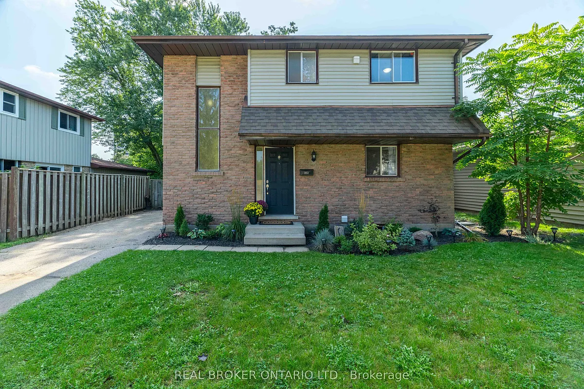 Building Photo - 232 Cedarwoods Cres