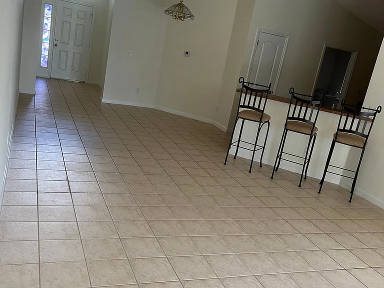 15309 Markham Dr — Photo 3