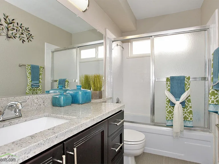 MONTECITO VILLAS — Photo 18