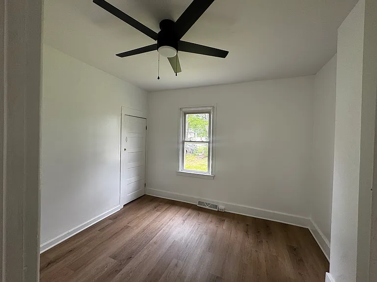 124 Field Ave — Photo 12