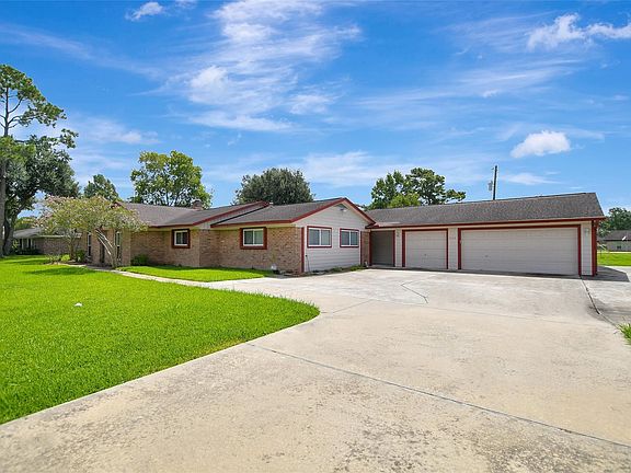2nd image of 2509 Longwood Dr