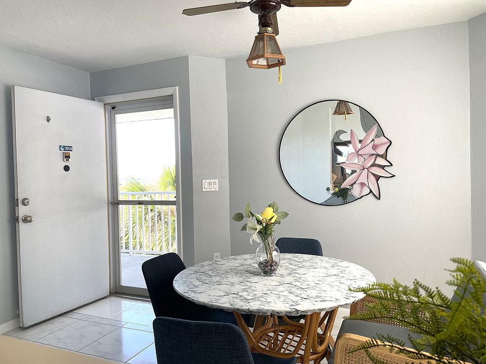 Entrance way-dining room