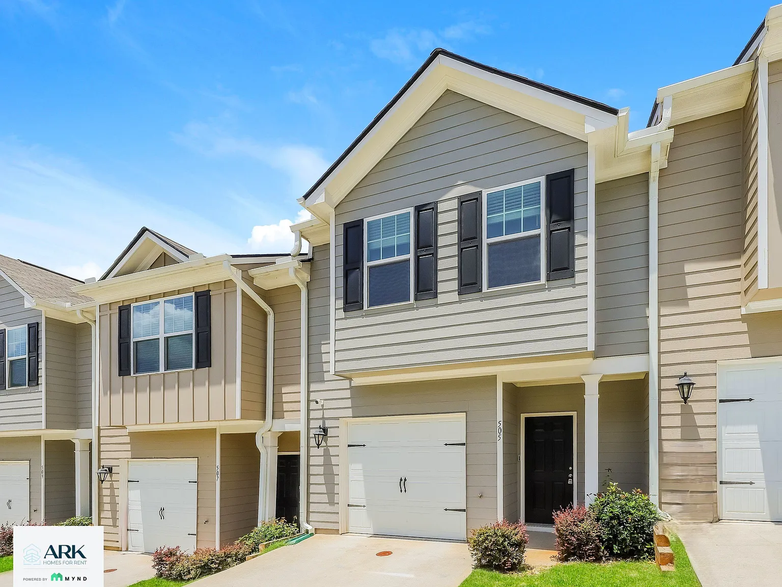 3 bed, 2.5 bath, 1419 sqft, $1,839 — Photo 2