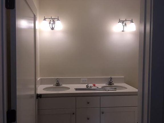 5th image of 406 Hawthorne St #B