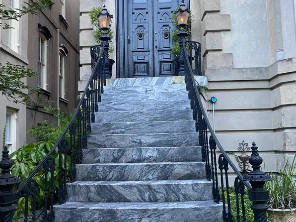 306 E Huntingdon St APT 1, Savannah, GA 31401