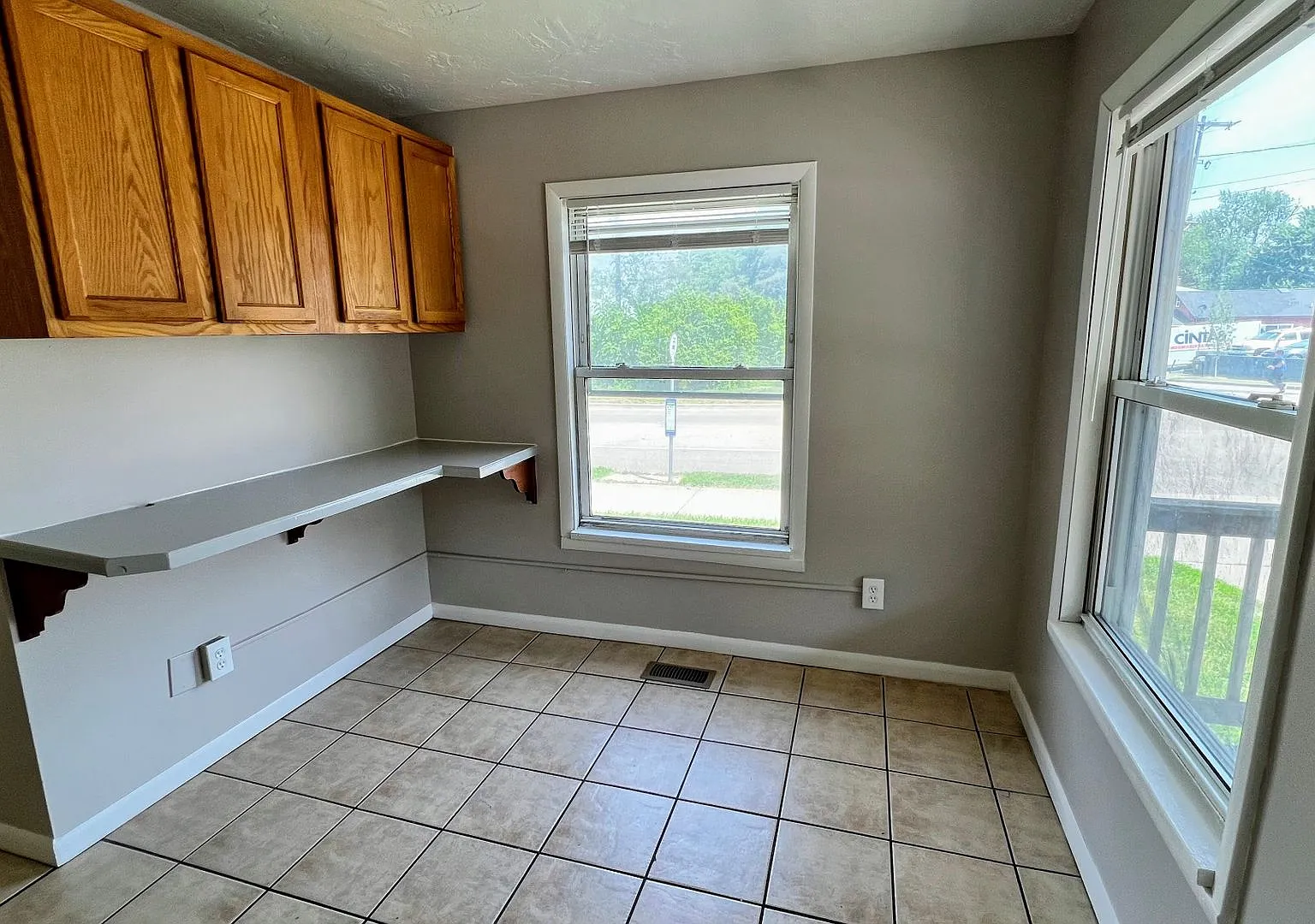 506 Burton SW — Photo 2