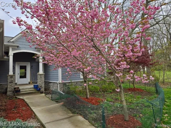 3699 Old Plank Rd, Milford, MI 48381