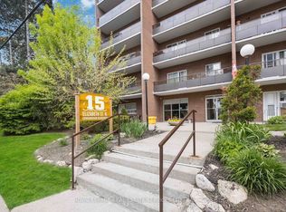 15 Elizabeth St N #203, Mississauga, ON L5G 2Z3