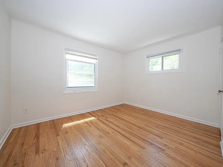 35 Eastwood Rd — Photo 10