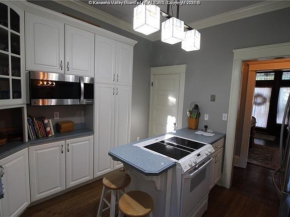 3rd image of 1313 Lee St E APT 106