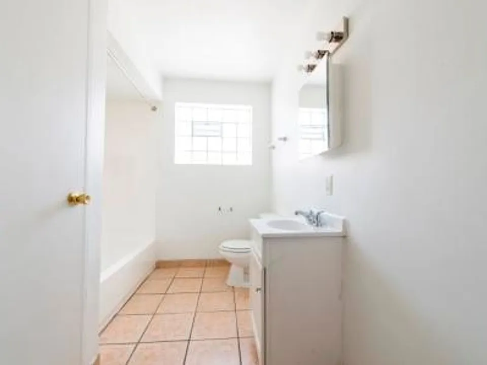 7901 S Paxton