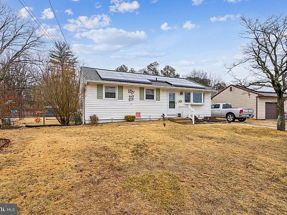 4th image of 146 Country Club Rd