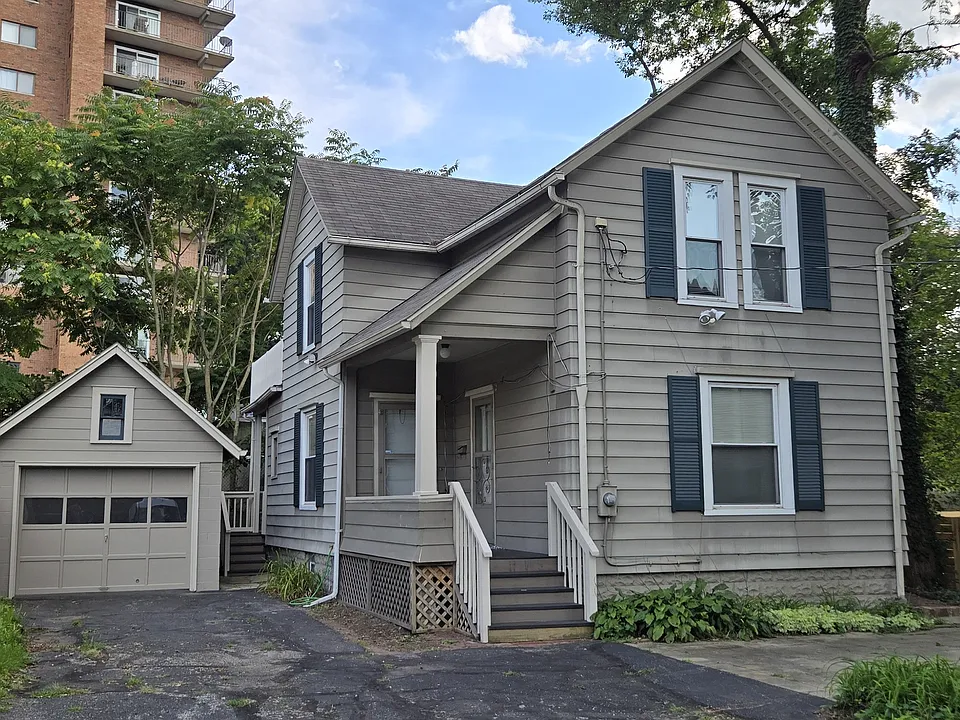 976 Bailey Ave #201