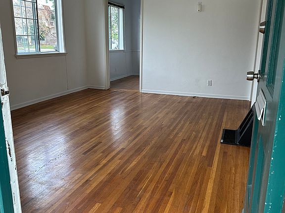 3rd image of 12204 Moorpark St #12204