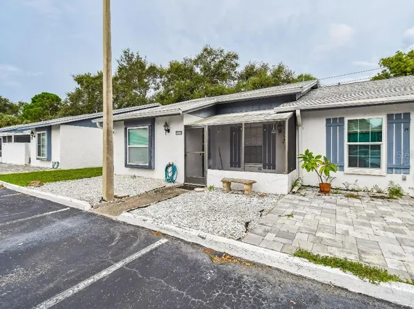 5430 Parkside Villas Dr W, Saint Petersburg, FL 33709