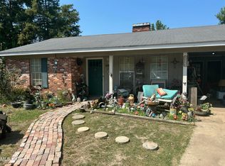 2523 Bobolink Pl, Greenville, MS 38701