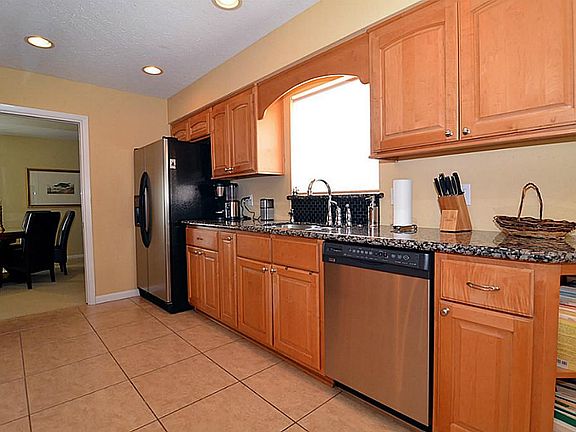 4th image of 2102 Millwood Dr