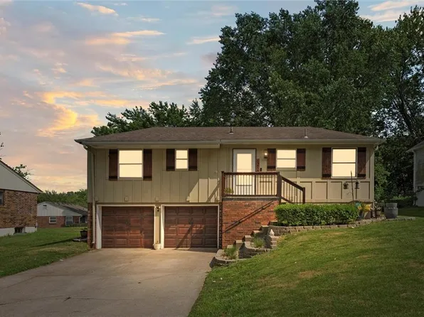 1216 NW Somerset Ct, Blue Springs, MO 64015