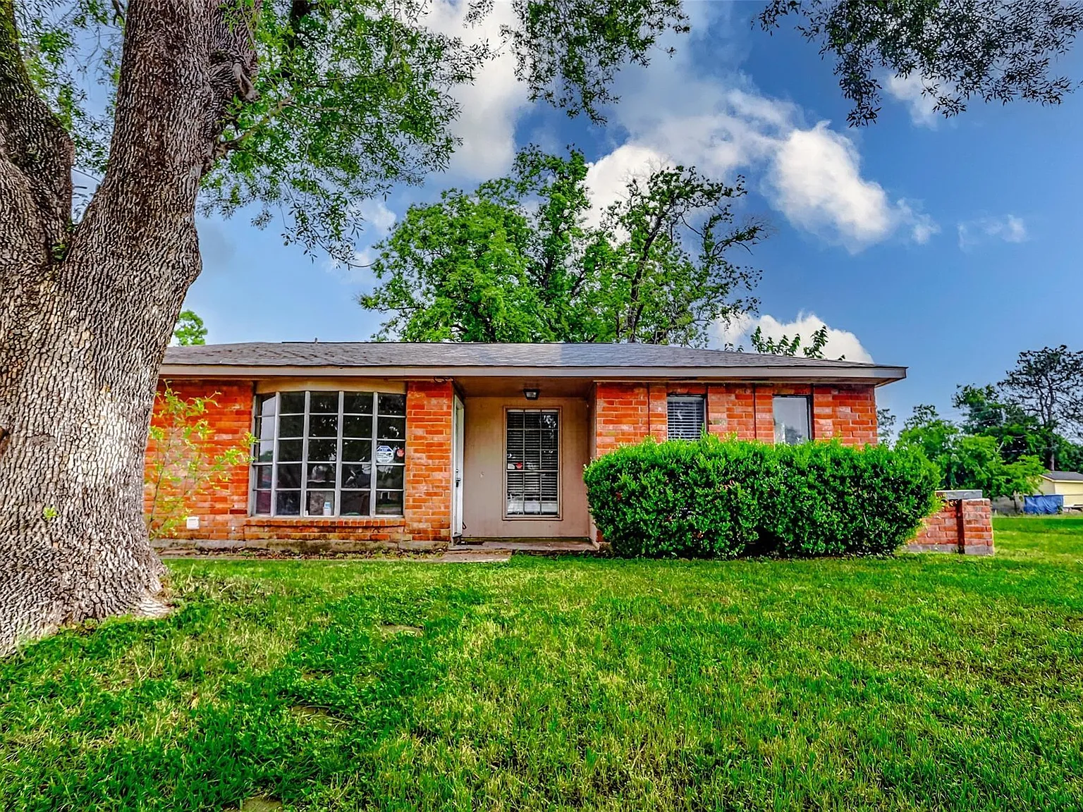 3 bed, 2.0 bath, 1082 sqft, $1,400 — Photo 1