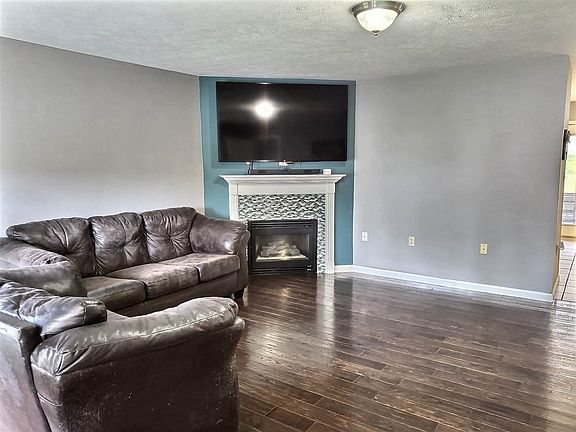 4th image of 392 Lochmere Dr
