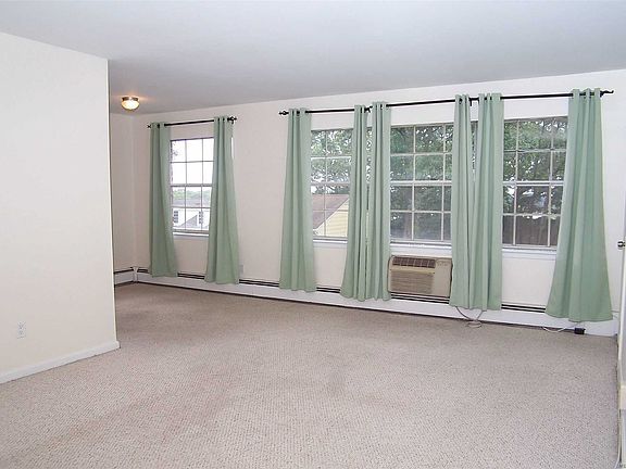 2nd image of 307 Towne House Vlg
