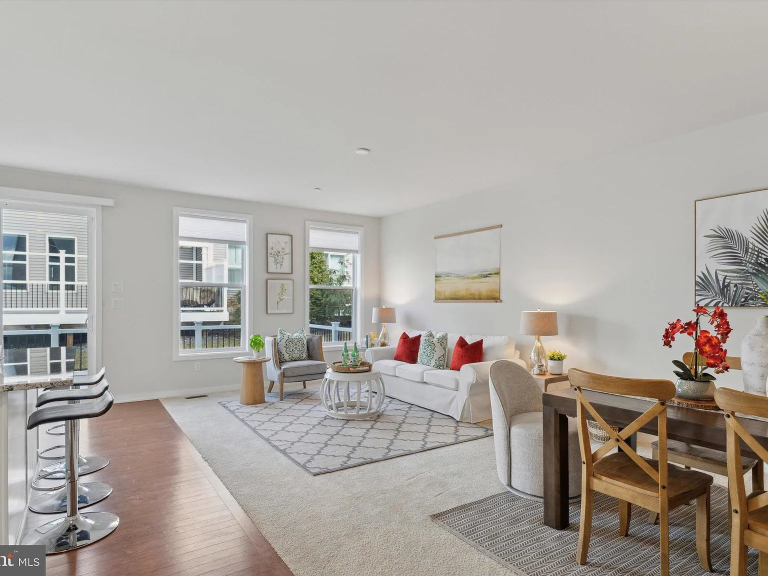 3 bed, 2.5 bath, 2600 sqft, $3,850 — Photo 3