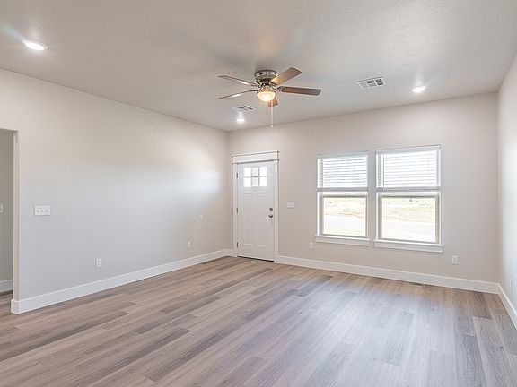 4th image of 194 Premier St