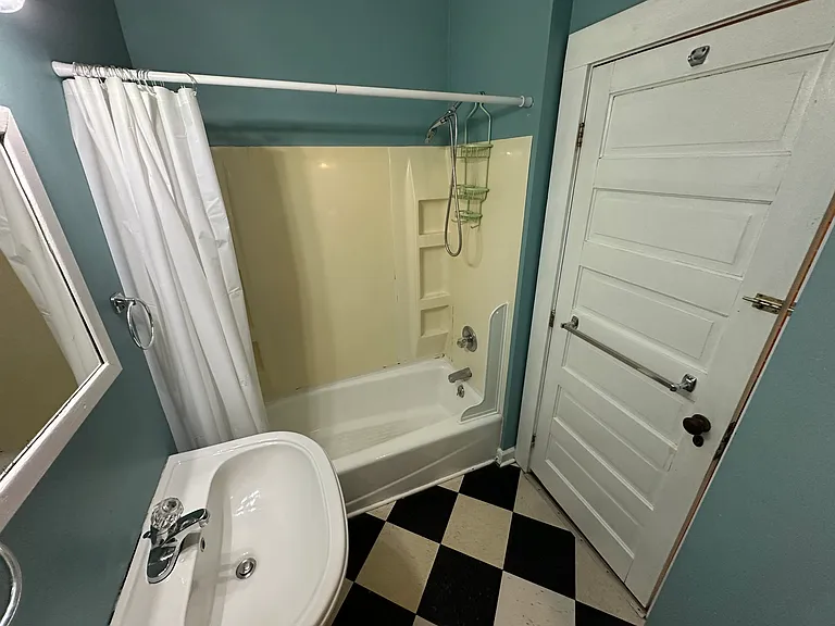 719 S Green St — Photo 4