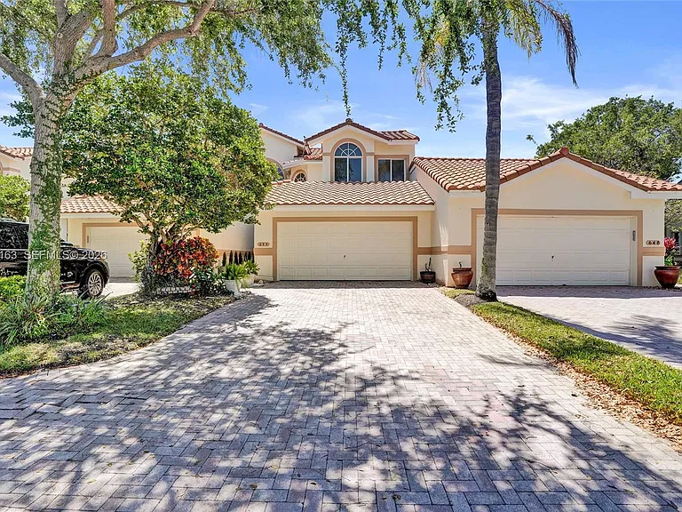 644 W Palm Aire Dr #644 — Photo 1