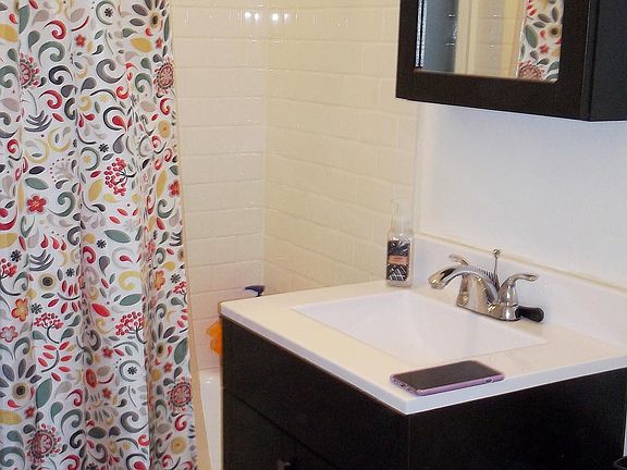 5th image of 2133 W Giddings St #3A