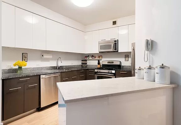 3rd image of 230 Ashland Pl APT 4A