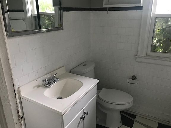 5th image of 3828 Warwick Blvd #B