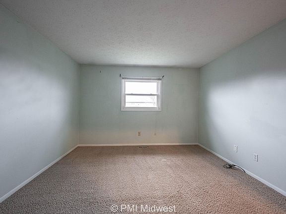 5th image of 209 W Green Meadows Dr