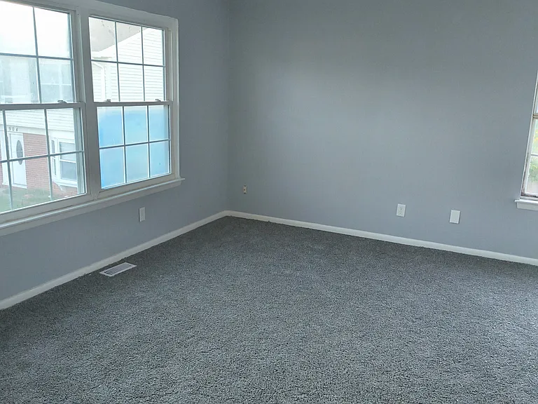 906 Westwind Pl — Photo 3