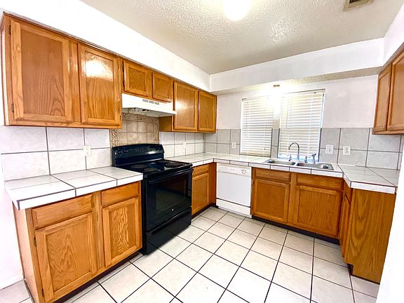 4th image of 2926 Geneva Dr