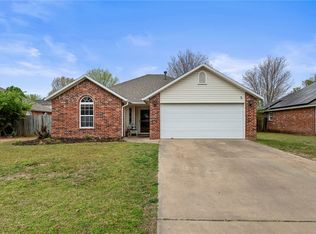 4420 E Falcon Dr, Fayetteville, AR 72701