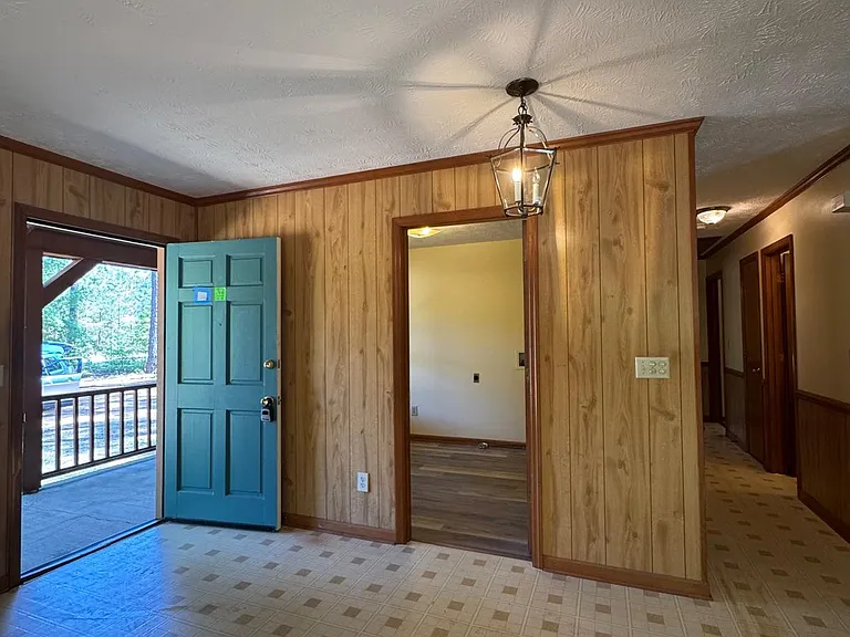 573 Ellis Rd — Photo 15