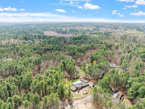 51 Carleton Rd, Carlisle, MA 01741