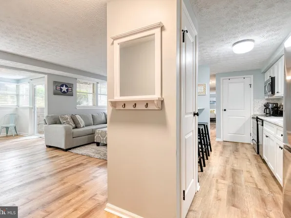 696 Southern Hills Dr, Arnold, MD 21012