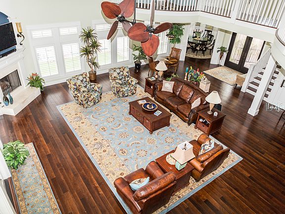 Great Room w/fireplace
