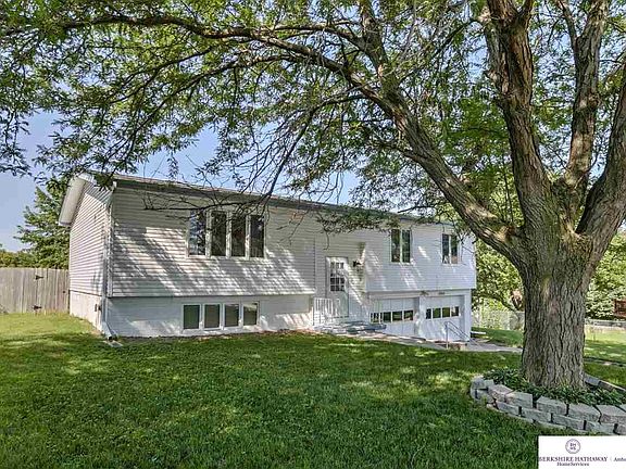 2nd image of 13911 Lisa Cir