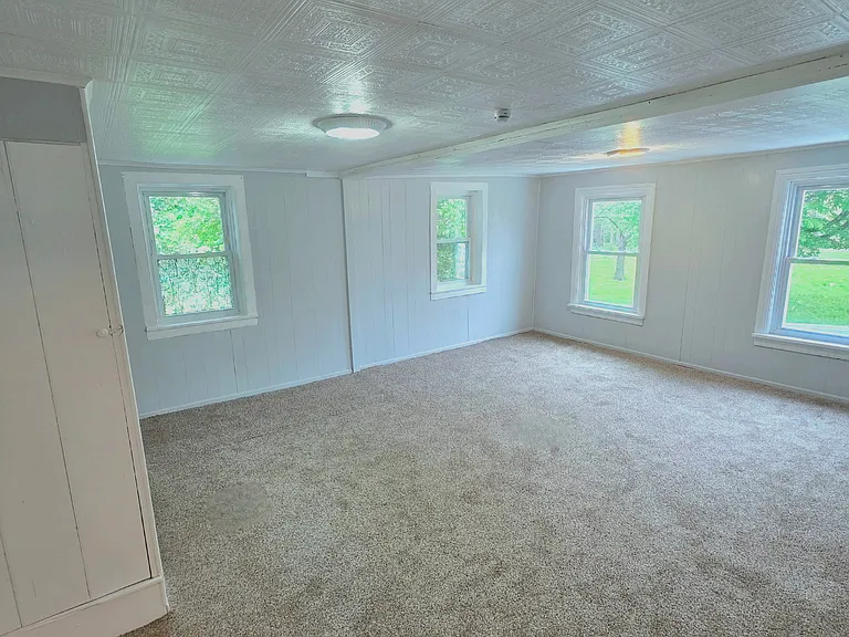 895 Center Rd — Photo 13
