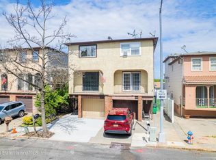 25 Geyser Dr, Staten Island, NY 10312
