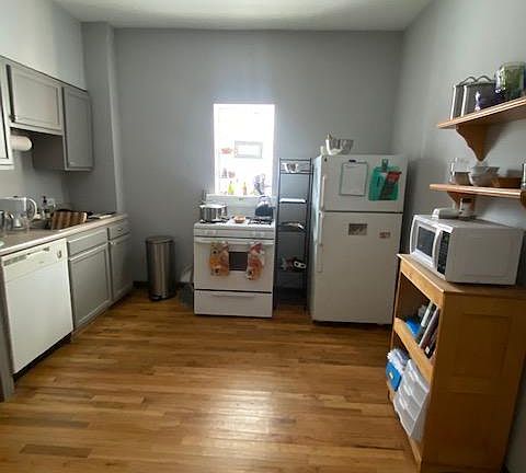 4th image of 2645 W Wabansia Ave APT 2